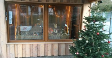 Weihnachtsfenster öffnet