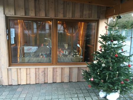 Weihnachtsfenster öffnet